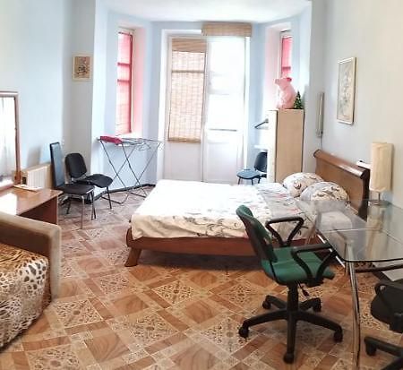 Room In Apartment Kirova 1 Minsk Esterno foto