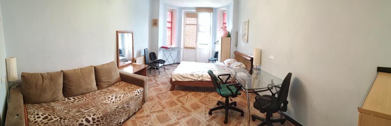 Room In Apartment Kirova 1 Minsk Esterno foto